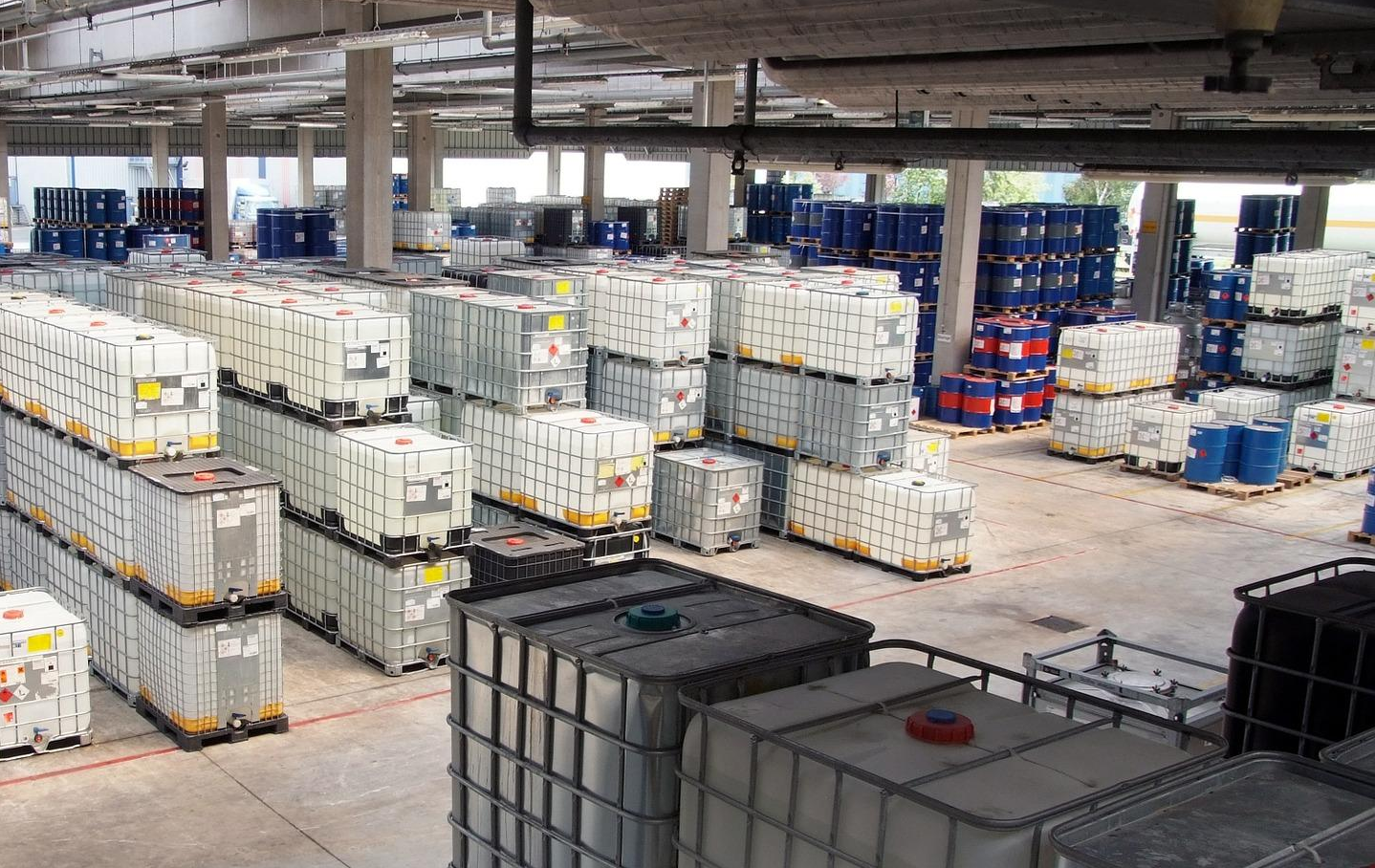 chemical-storage-629651_1920 - 副本.jpg